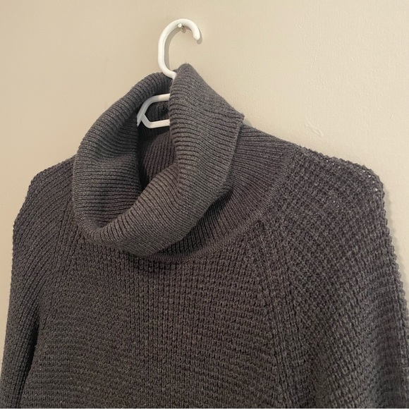 100% Wool mid-calf Wilfred Turtle neck sweater - Picture 6 of 8